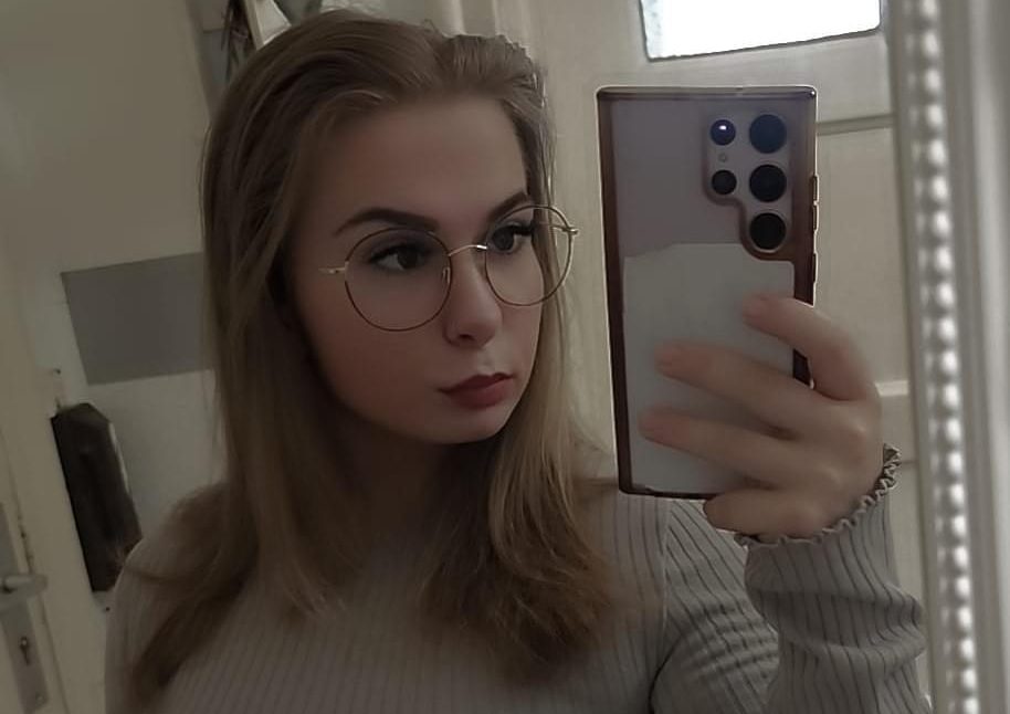 Schnaddel Community - Besitzer  
 ist 50 Jahre alt und verheiratet Sie hat Borderline und selber viel Erfahrung. 
Durch ihre Teilnahme an de